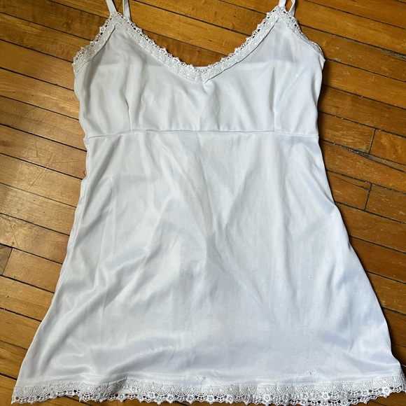 Beautiful white vintage silk tank top. PERFECT FOR LAYERING!! - Picture 1 of 4